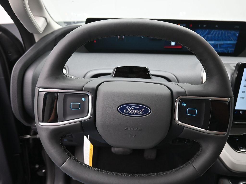 new 2025 Ford Expedition car, priced at $65,326