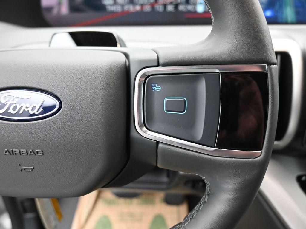 new 2025 Ford Expedition car, priced at $72,960