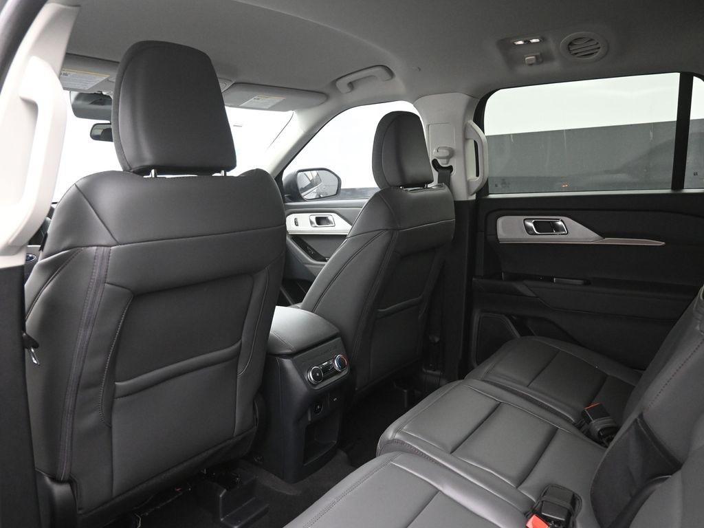 new 2025 Ford Explorer car, priced at $40,621