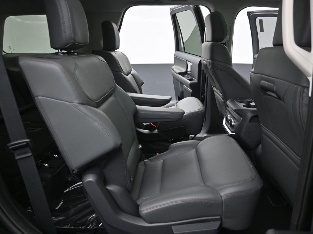 new 2025 Ford Expedition car, priced at $65,326