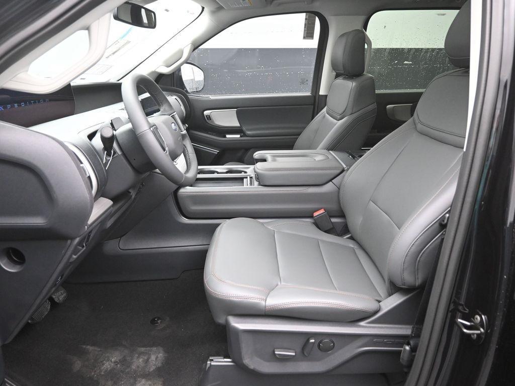 new 2025 Ford Expedition car, priced at $65,326