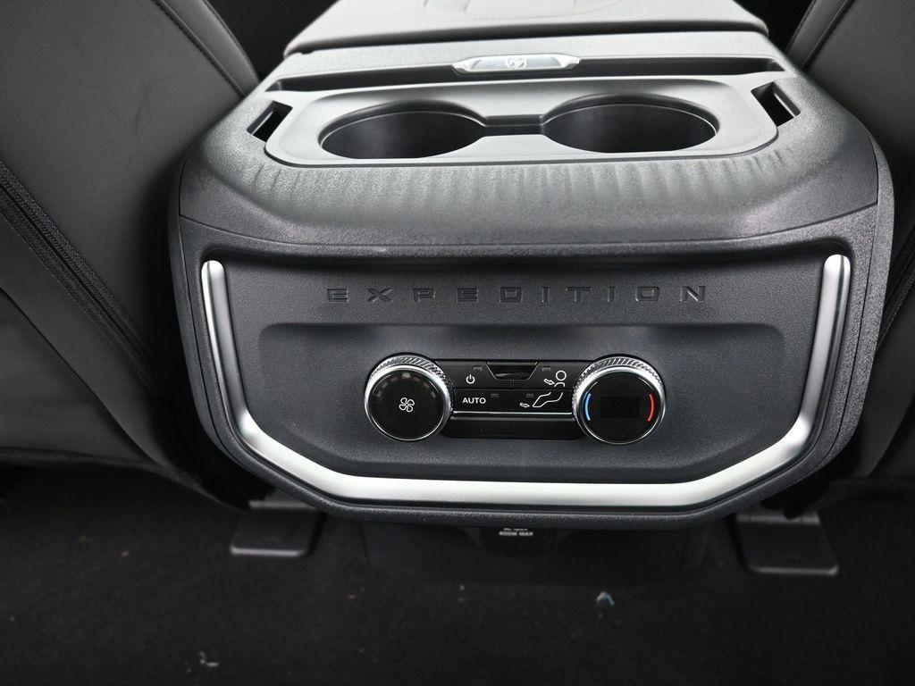 new 2025 Ford Expedition car, priced at $65,326