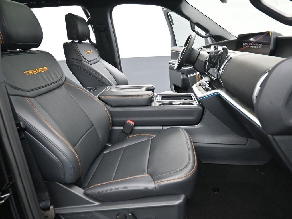 new 2025 Ford Expedition car, priced at $78,363