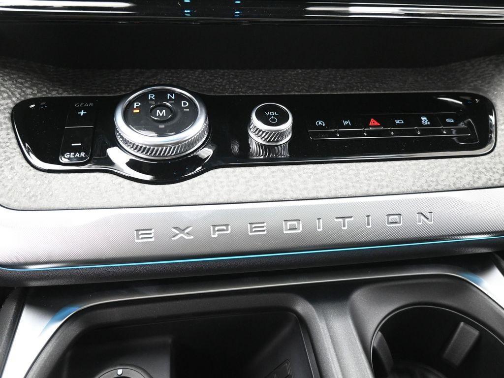 new 2025 Ford Expedition car, priced at $79,444
