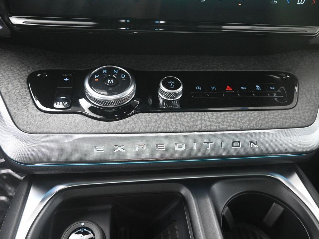 new 2025 Ford Expedition car, priced at $79,444