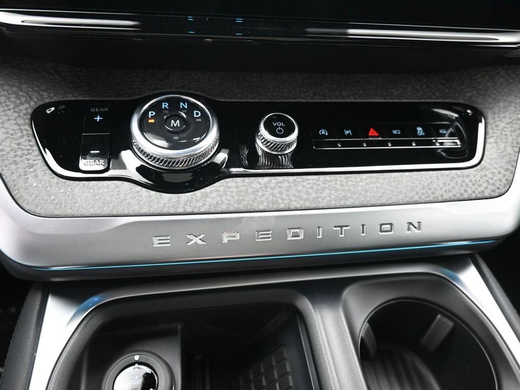 new 2025 Ford Expedition car, priced at $79,444