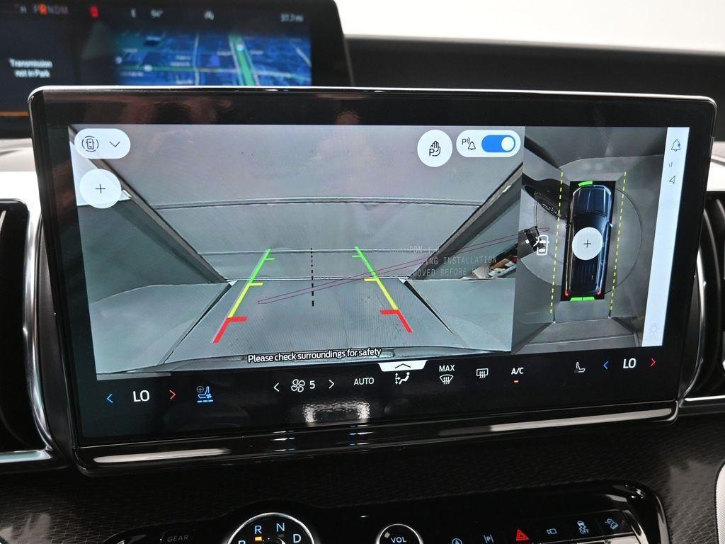 new 2025 Ford Expedition car, priced at $79,126