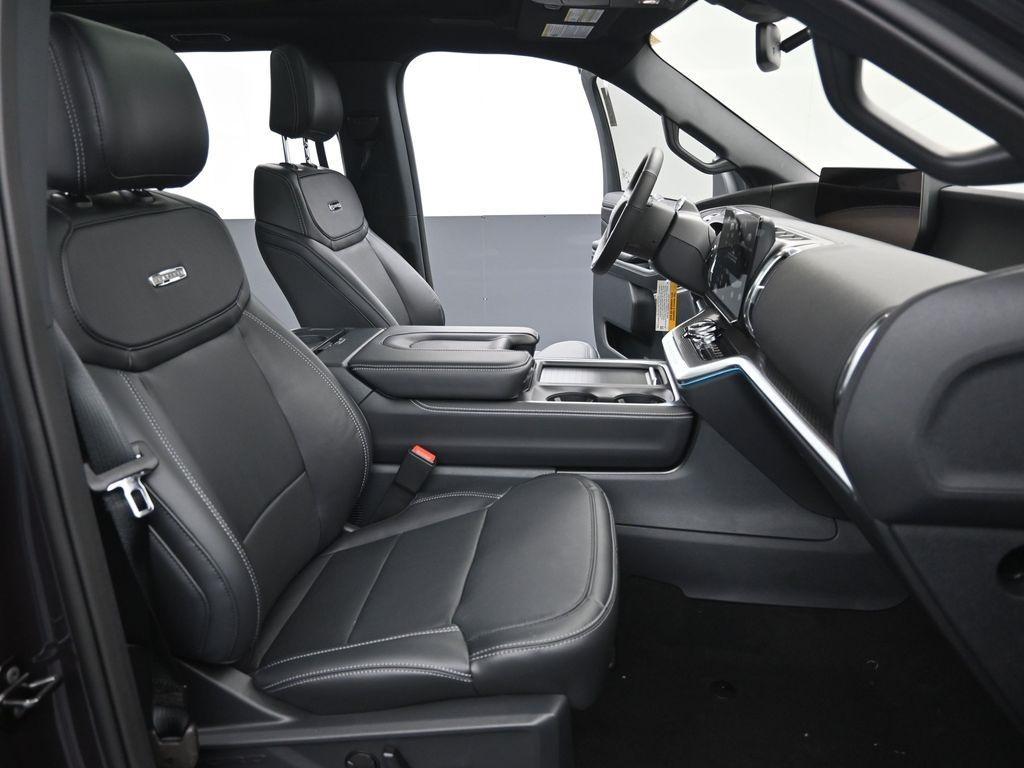 new 2025 Ford Expedition car, priced at $79,126