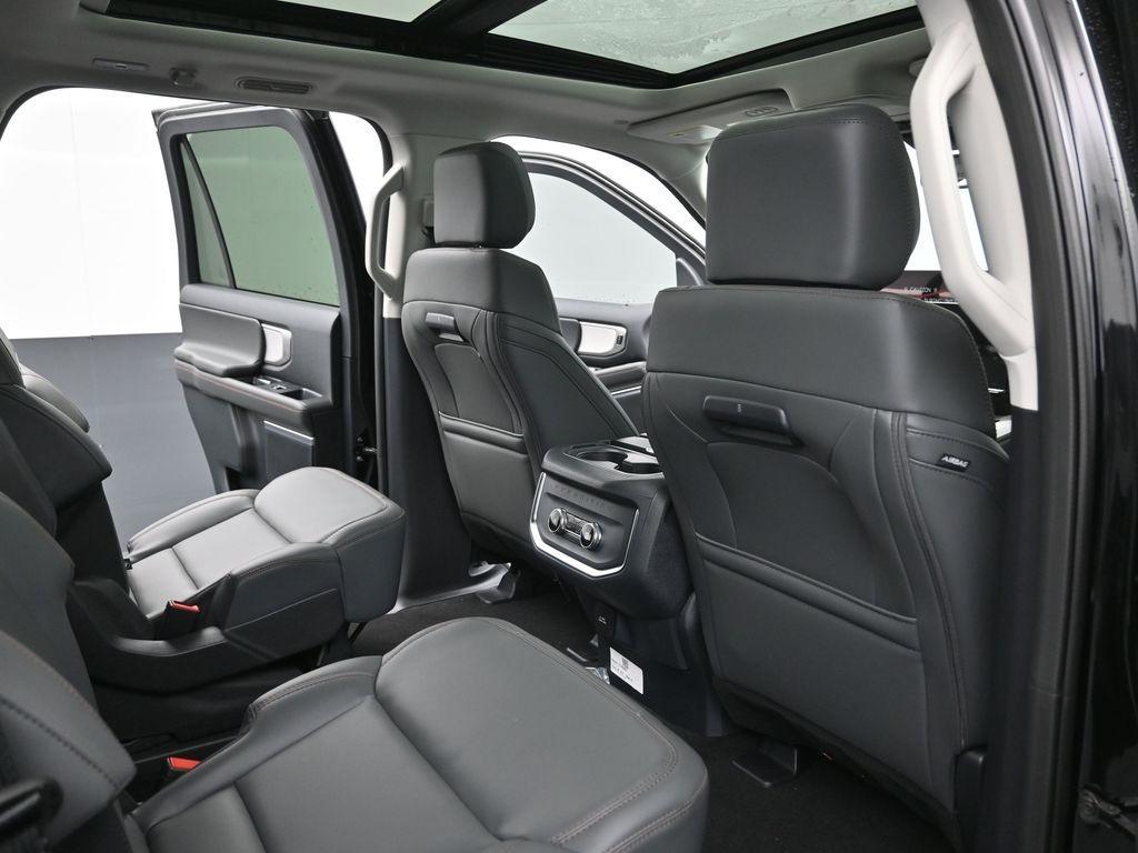 new 2025 Ford Expedition car, priced at $65,326