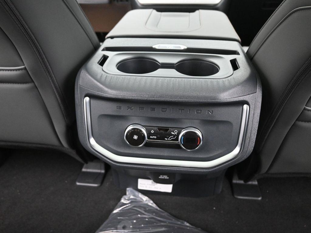 new 2025 Ford Expedition car, priced at $65,326