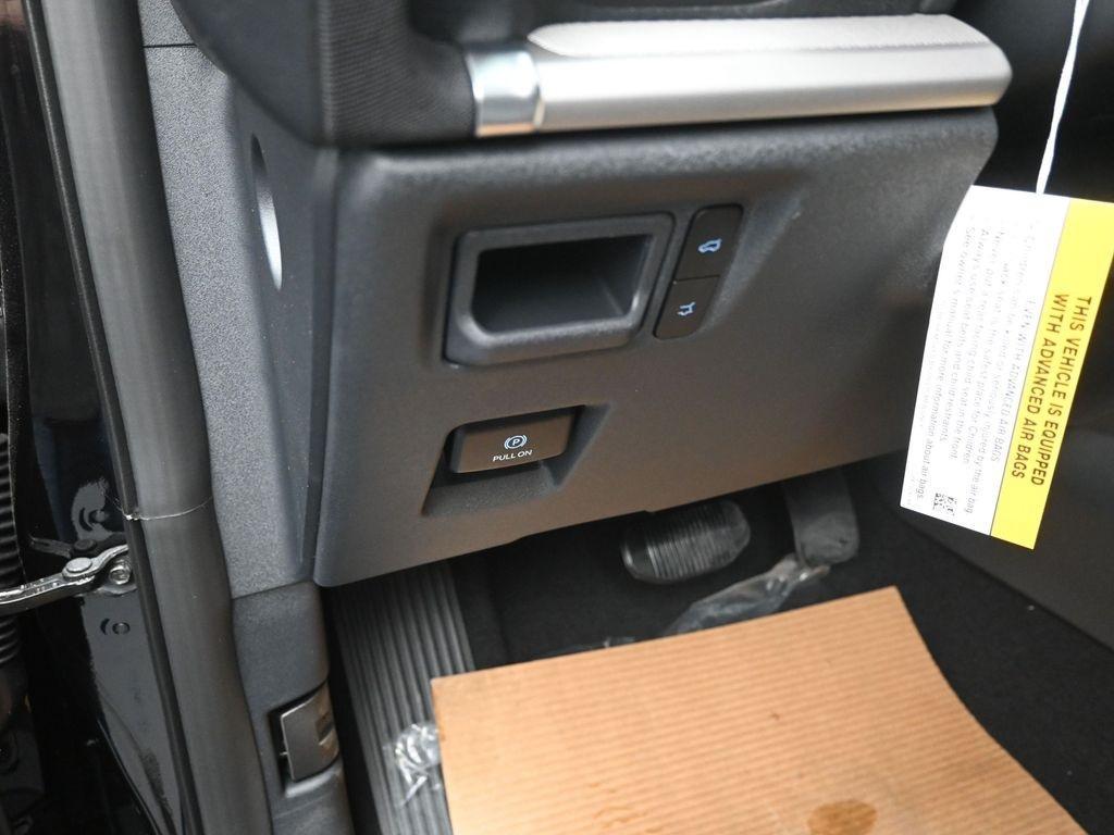 new 2025 Ford Expedition car, priced at $65,326