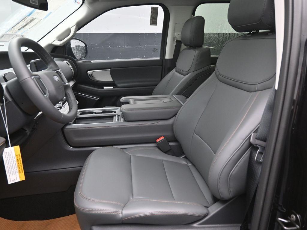 new 2025 Ford Expedition car, priced at $65,326
