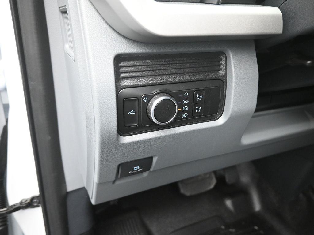 new 2025 Ford F-250 car, priced at $58,274