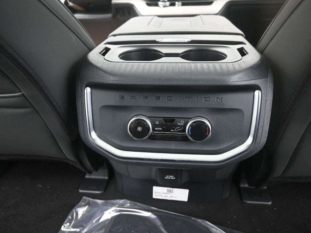 new 2025 Ford Expedition car, priced at $65,078
