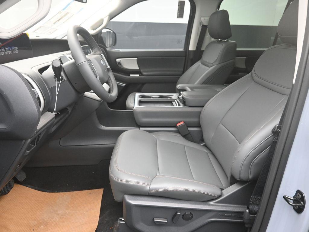 new 2025 Ford Expedition car, priced at $65,078