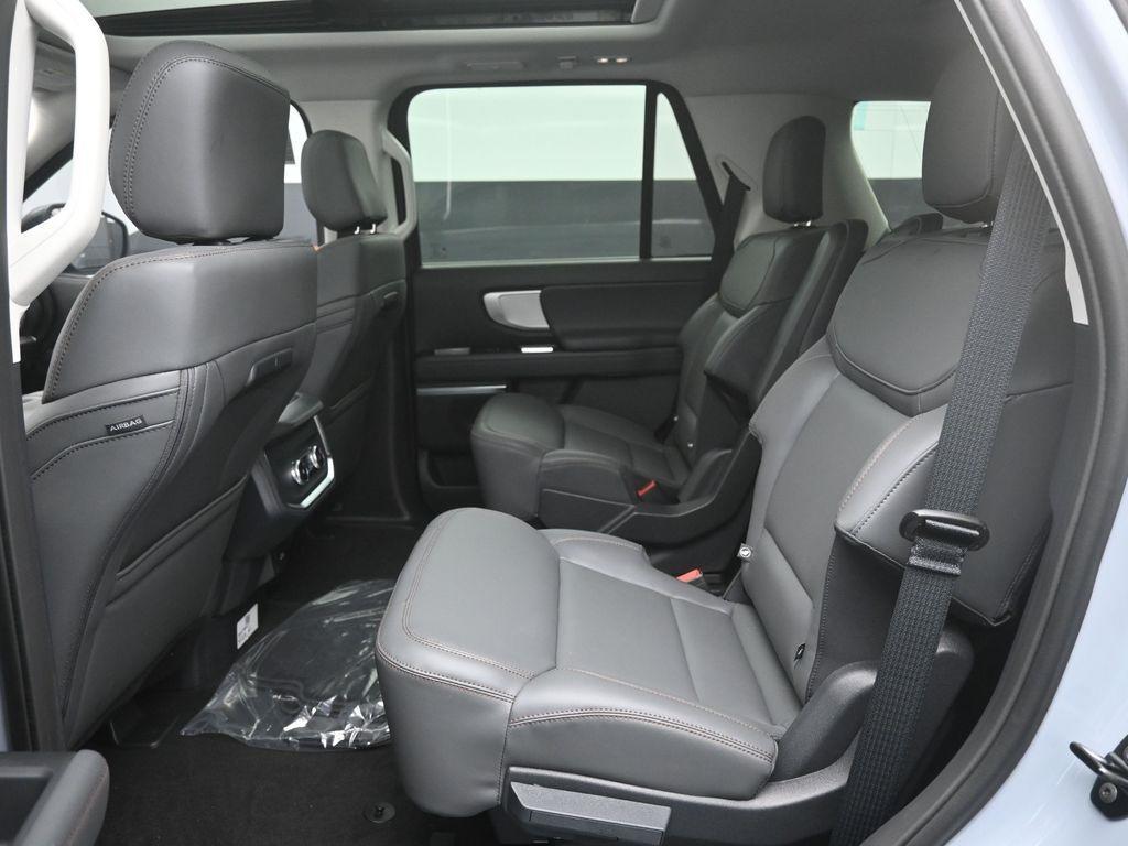 new 2025 Ford Expedition car, priced at $65,078