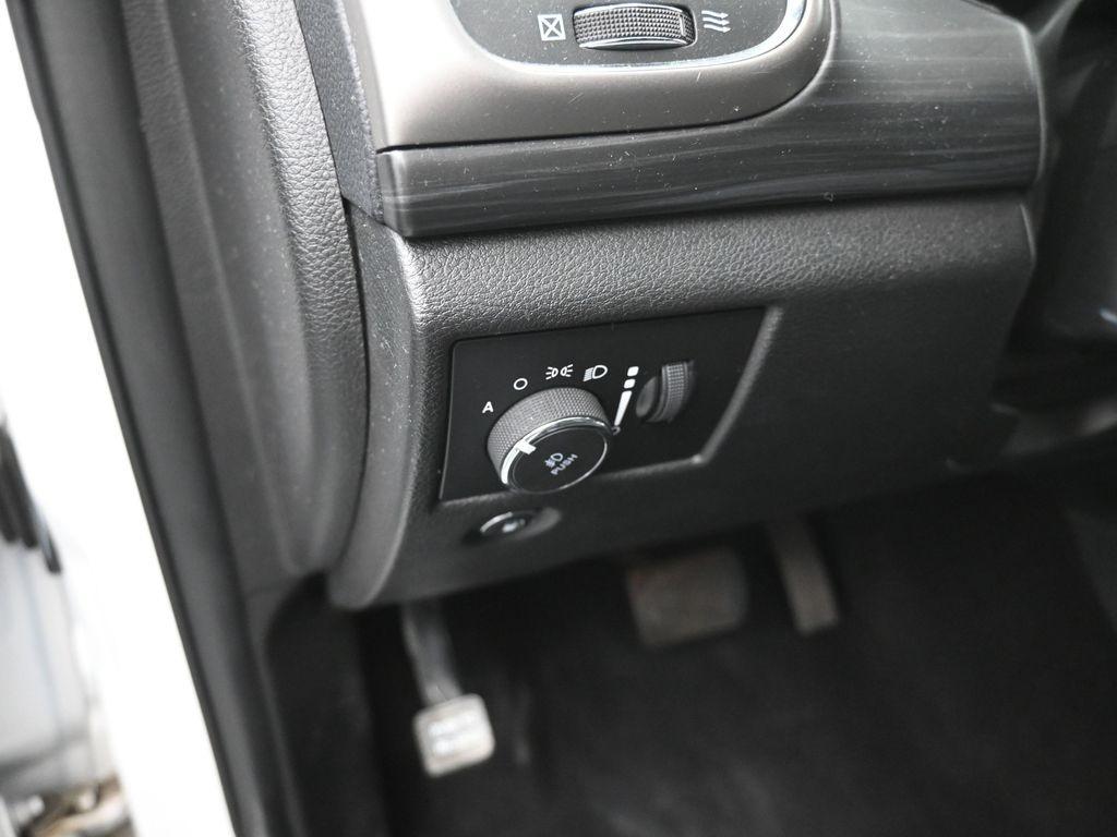 used 2020 Jeep Grand Cherokee car, priced at $22,321