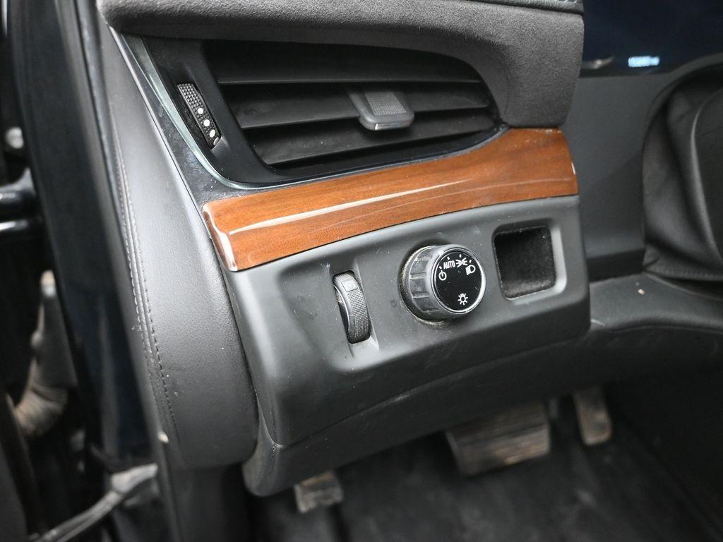 used 2020 Cadillac Escalade ESV car, priced at $32,691