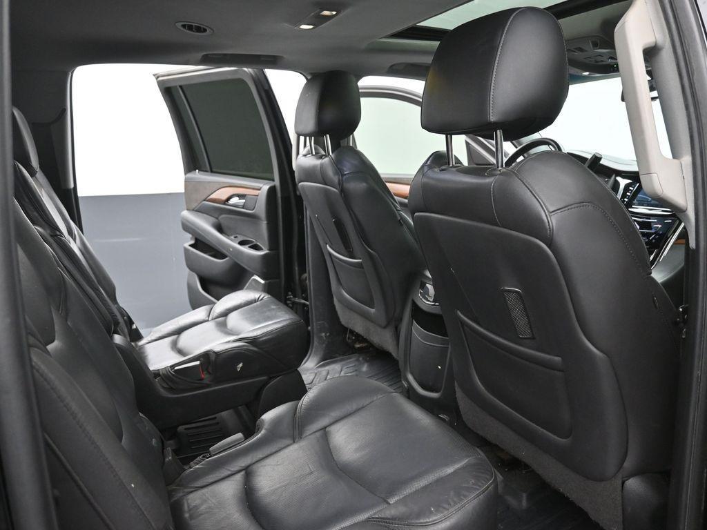 used 2020 Cadillac Escalade ESV car, priced at $32,691