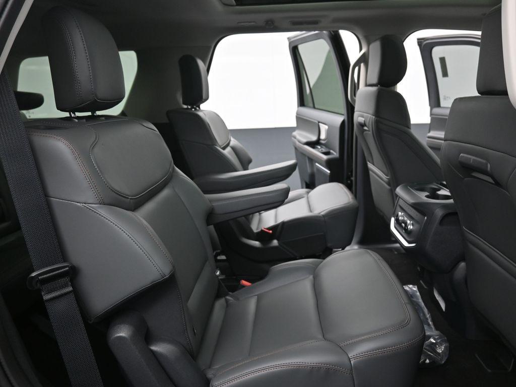 new 2025 Ford Expedition car, priced at $65,826