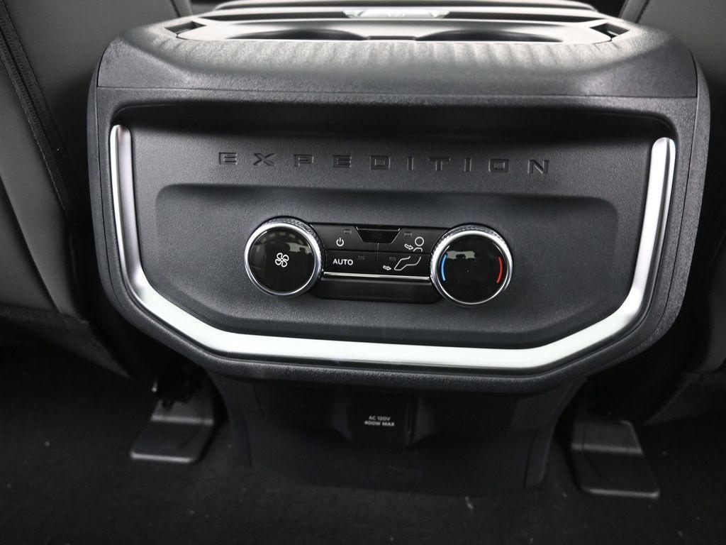 new 2025 Ford Expedition car, priced at $65,328