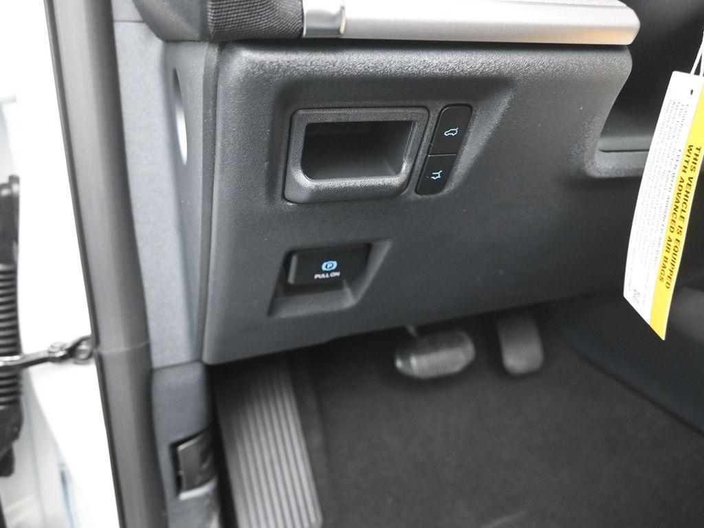 new 2025 Ford Expedition car, priced at $65,328