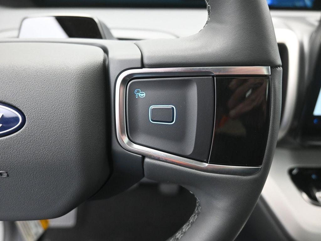 new 2025 Ford Expedition car, priced at $65,328