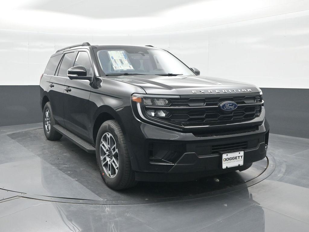new 2025 Ford Expedition car, priced at $66,076