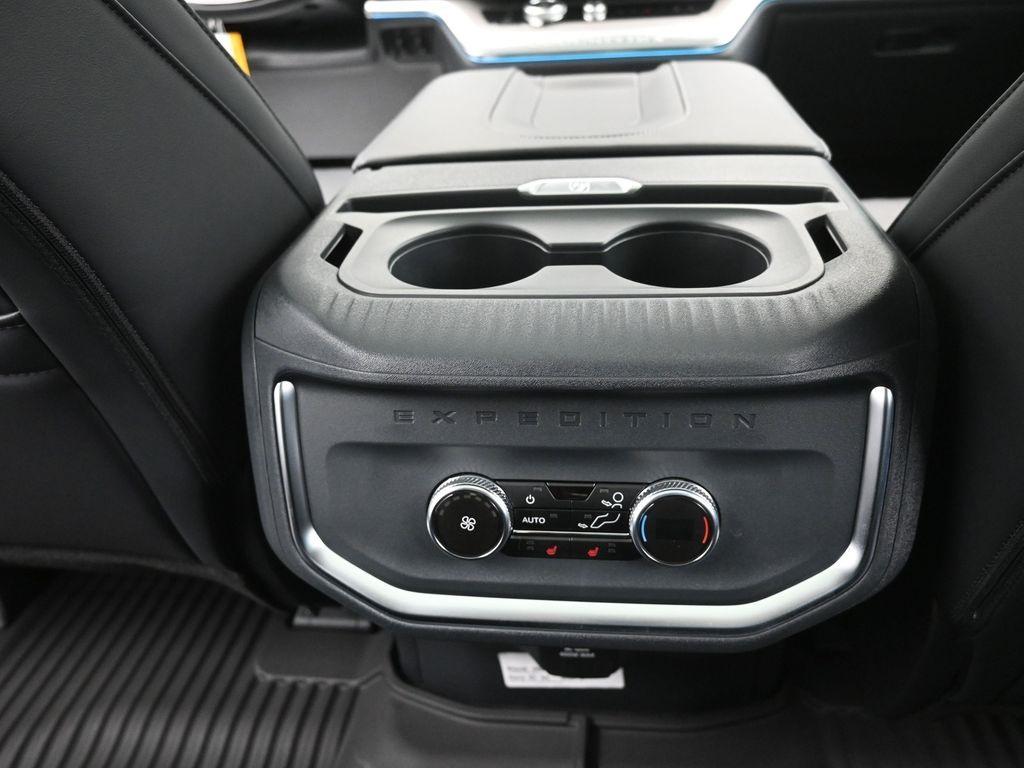 new 2025 Ford Expedition car, priced at $75,638