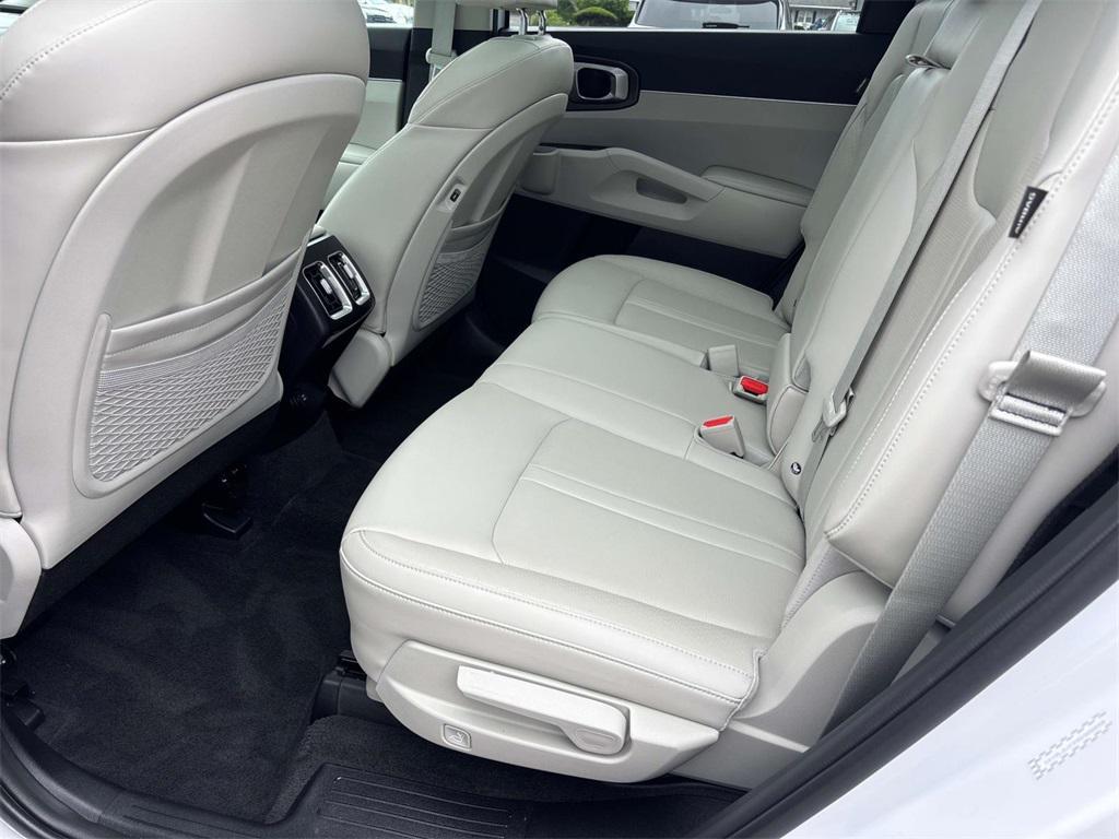 used 2025 Kia Sorento car, priced at $37,995