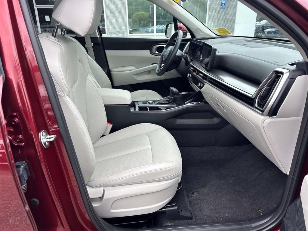 used 2025 Kia Sorento car, priced at $36,995