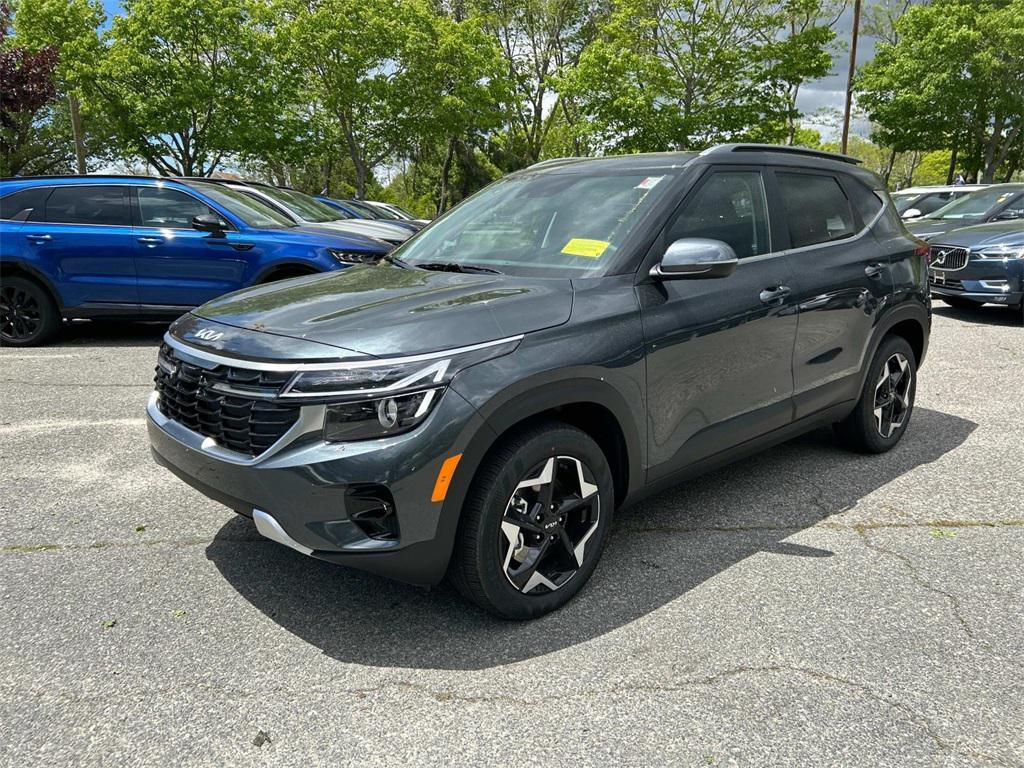 used 2025 Kia Seltos car, priced at $28,995
