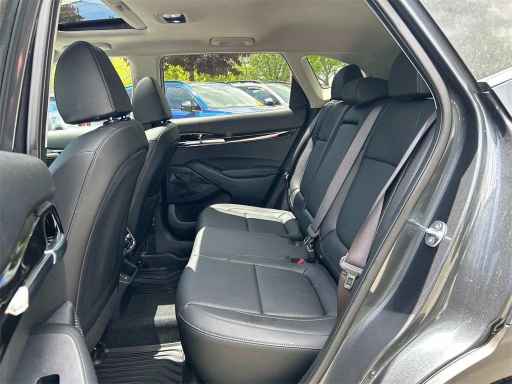used 2025 Kia Seltos car, priced at $28,995