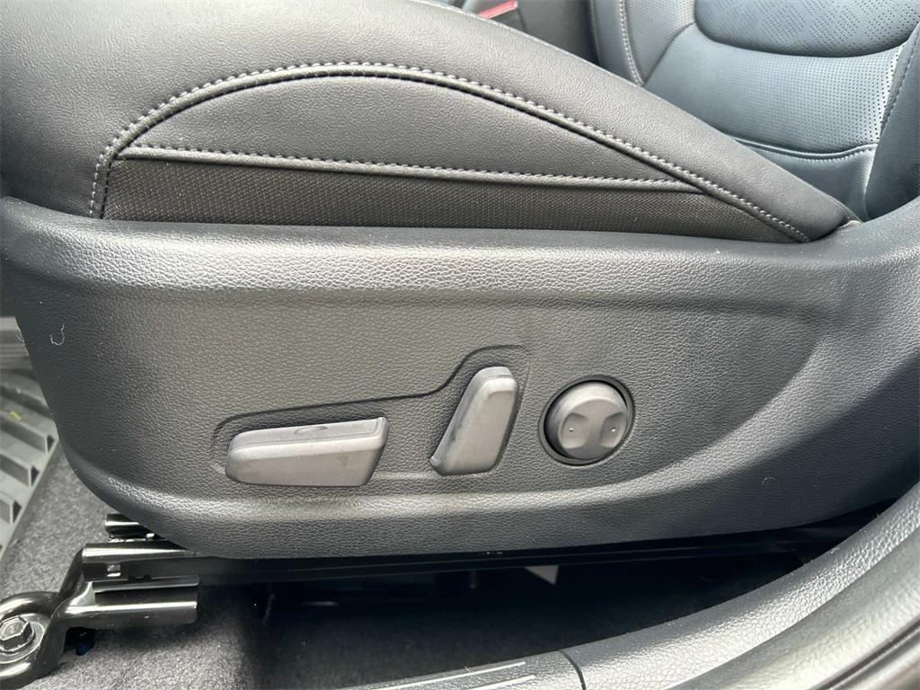 used 2025 Kia Seltos car, priced at $28,995