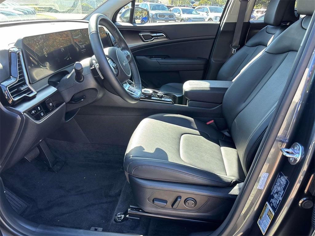 used 2025 Kia Sportage Hybrid car, priced at $32,995