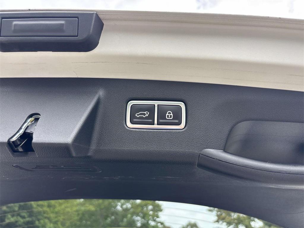 used 2022 Kia Sorento car, priced at $32,995