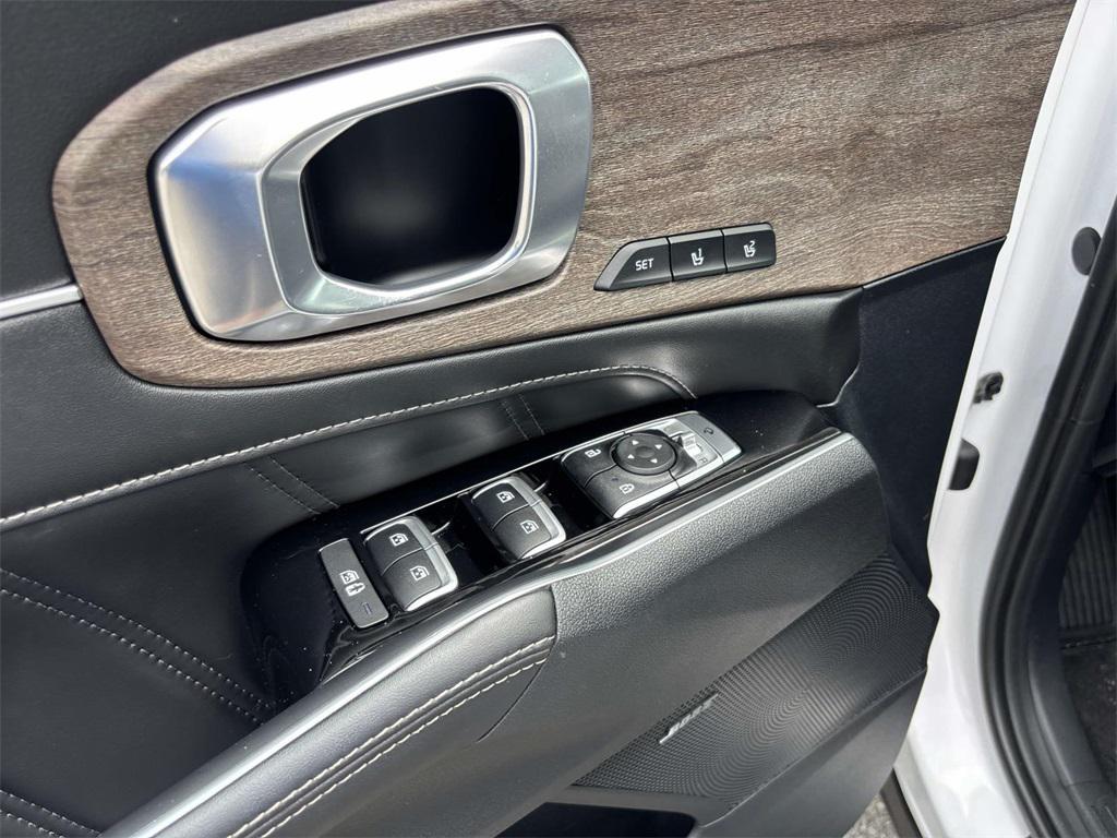 used 2022 Kia Sorento car, priced at $32,995