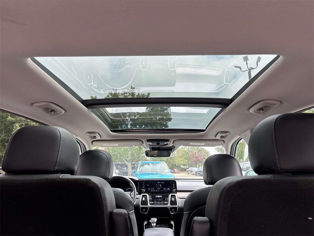 used 2022 Kia Sorento car, priced at $32,995