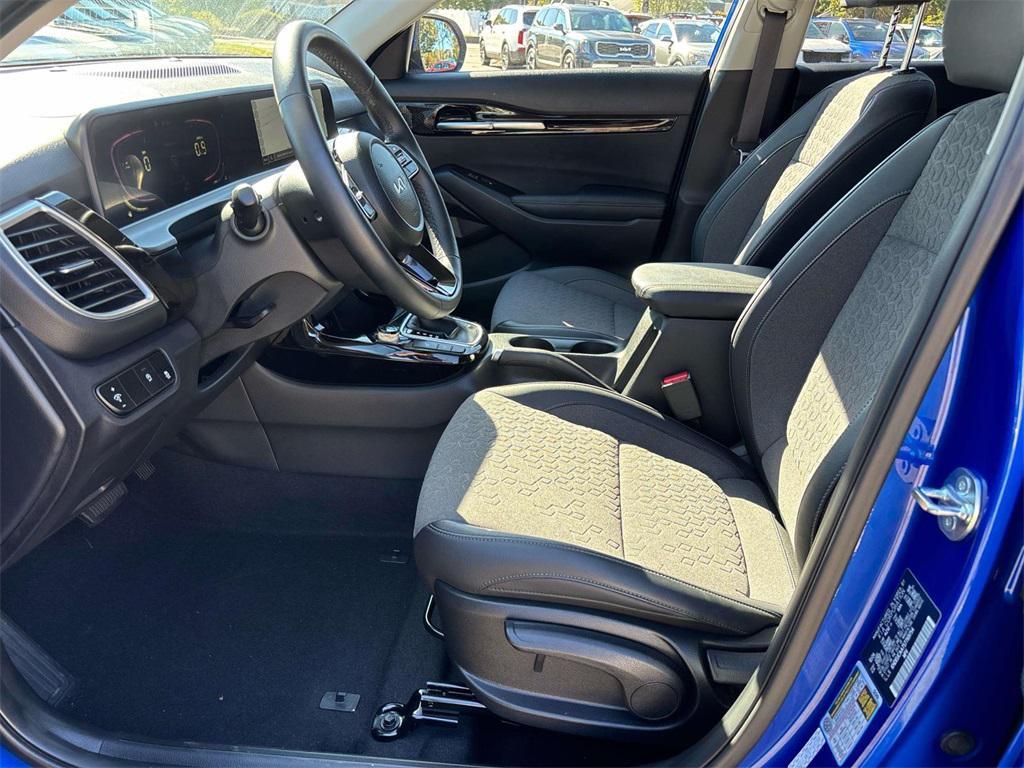 used 2025 Kia Seltos car, priced at $25,995