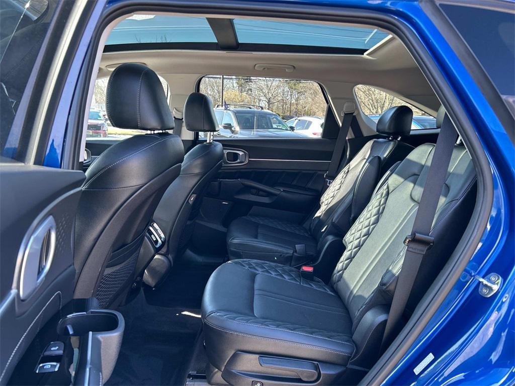 used 2022 Kia Sorento car, priced at $30,995