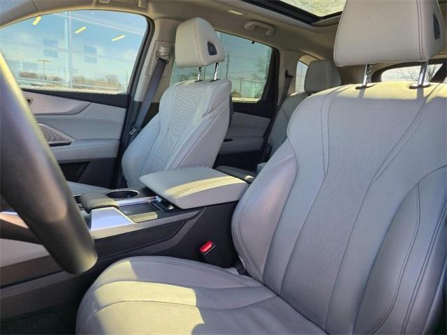 used 2022 Acura MDX car, priced at $40,861