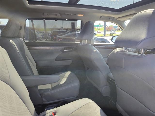 used 2023 Toyota Highlander car, priced at $40,999