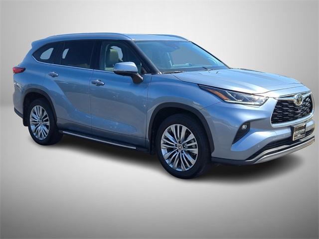 used 2023 Toyota Highlander car, priced at $40,999