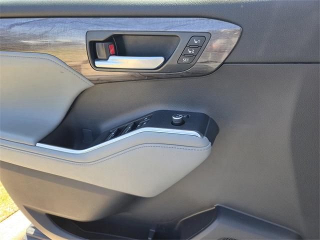 used 2023 Toyota Highlander car, priced at $40,999