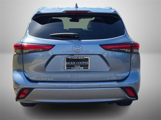 used 2023 Toyota Highlander car, priced at $40,999