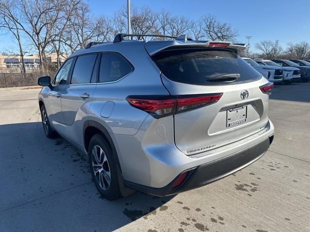 used 2023 Toyota Highlander car, priced at $42,498