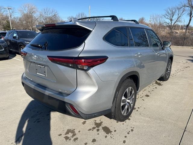 used 2023 Toyota Highlander car, priced at $42,498