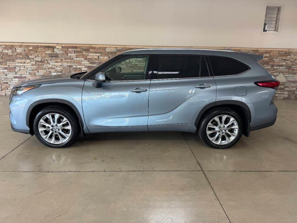 used 2021 Toyota Highlander Hybrid car, priced at $40,900