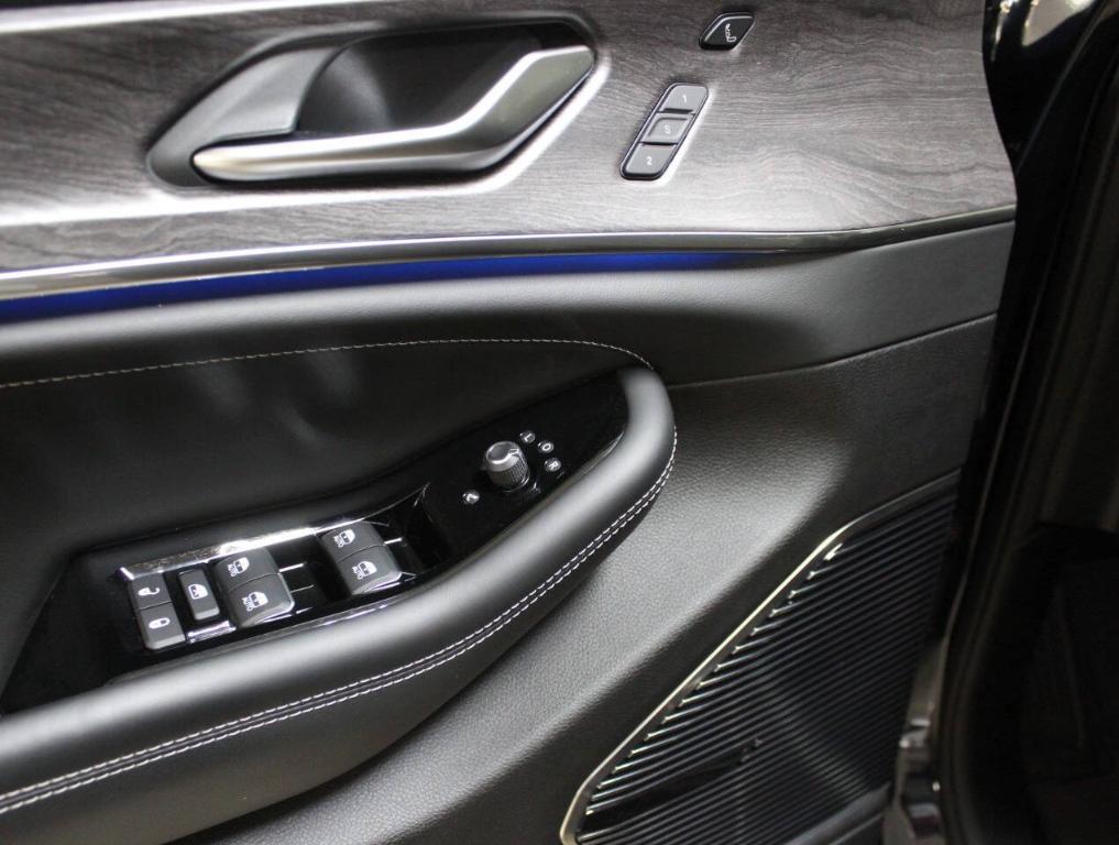 used 2023 Jeep Grand Cherokee car, priced at $45,900