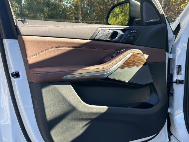new 2026 BMW X7 car, priced at $95,685